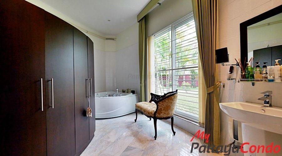 Thaily Wood Village East Pattaya Pool Villa For Sale - HETW01