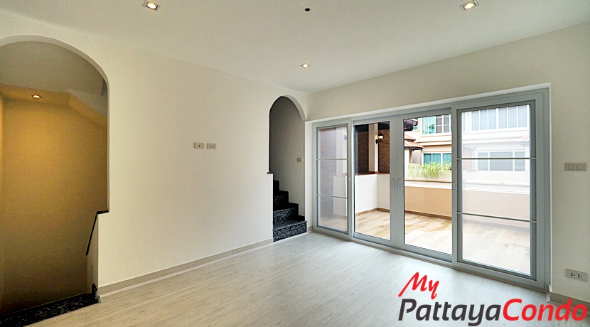 Beverly Hills Village Pattaya Townhouse For Sale - HP0003