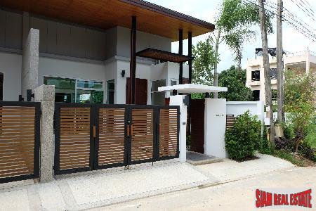 Modern 2-Bedroom Townhouse with Private Pool in Rawai