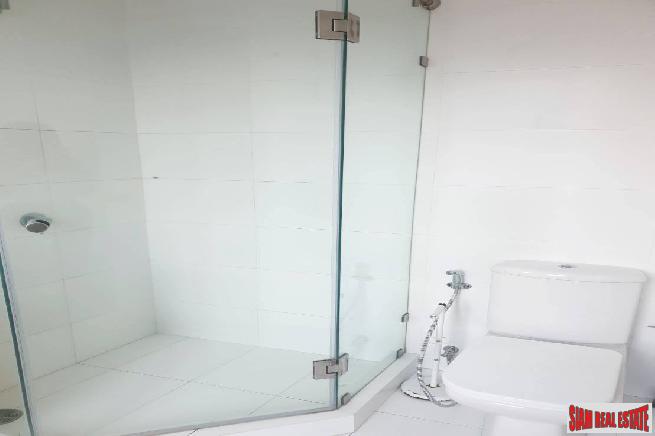 Manhattan Chidlom | Nicely Decorated 2 Bed Condo with Canal Views in Chidlom-6