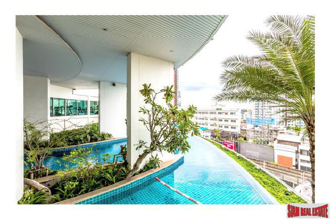 Sky Walk Condo | Spectacular City Views from the 32nd floor on Sukhumvit 69, Bangkok