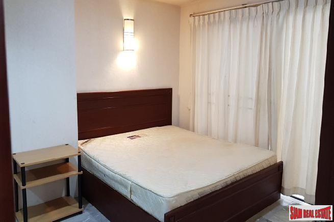Saranjai Mansion | Large One Bedroom with Balcony and Pool View for Rent on Sukhumvit 6, Bangkok-10