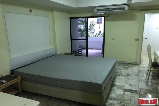 Prestige Towers | Spacious Three Bedroom Close to Transportation and Shopping in Sukhumvit-3