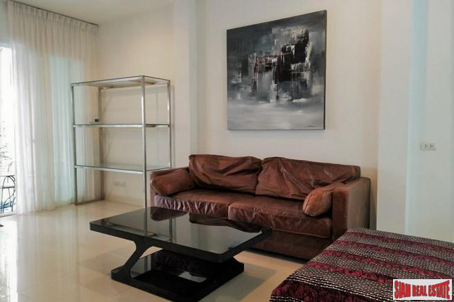 Baan Klang Muang S-Sense | Three Bedroom Three Storey Corner Home Perfect for a Family in Khwaeng Wang Thonglang-6