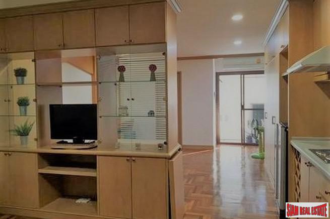 Rin House condo| Convenient One Bedroom Condo on Top Floor of Low Rise in Phrom Phong-6