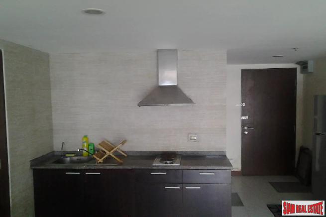 The Trendy Condo | Large One Bed Condo Near BTS Nana-20