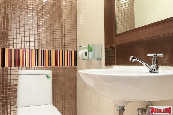 Urbana Langsuan | Comfortable Two Bedroom Condo with Lots of Wood Accents in Lumphini-13