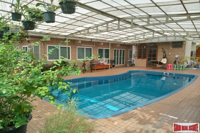 Large 5 Bed House with Private Pool near Golf Course and 5 minutes to Motorway Highway 9 at Bueng Kum - 13% Discount!-1