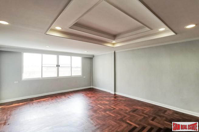 Three Storey Six Bedroom Home for Sale in an Excellent Sathupradit-Rama 3 Location-8