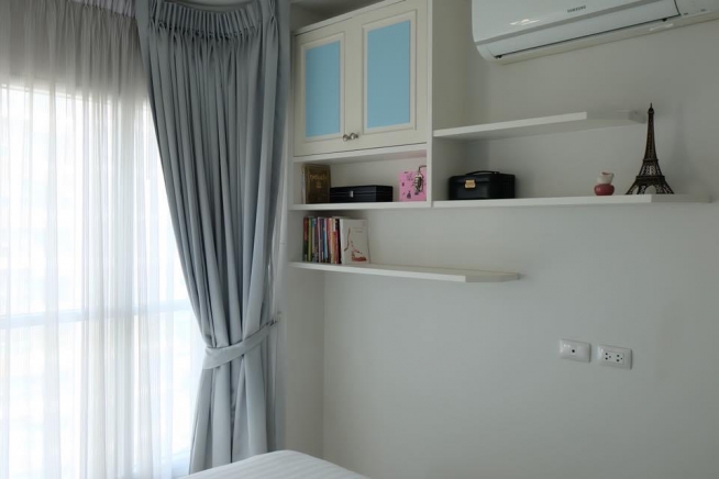 Aspire Rama 9 | Brightly Furnished One Bed Condo on 20th Floor with Closed Kitchen in Excellent Location of Rama 9-9