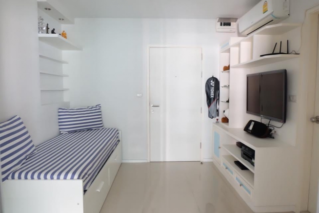 Aspire Rama 9 | Brightly Furnished One Bed Condo on 20th Floor with Closed Kitchen in Excellent Location of Rama 9-3