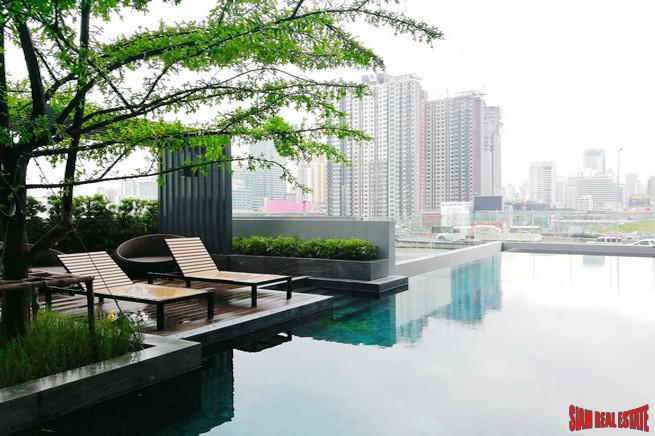 Chewathai Residence Asoke | Brightly Decorated City View Condo with Loft-style Bedroom near MRT Rama 9-15