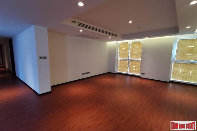 Luxury Low-Rise Freehold Residence Ready to Move in at the Exclusive Area of Ratchadamri, Lumpini - 4 Bed Units-14