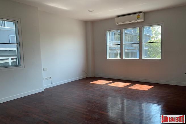 Four Storey Five Bedroom House for Sale with Lots of Parking in Ekkamai-7