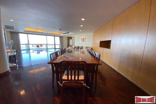 Tridhos City Marina | Superior River Views from this Three Bedroom Condo in Charoen Nakron-9