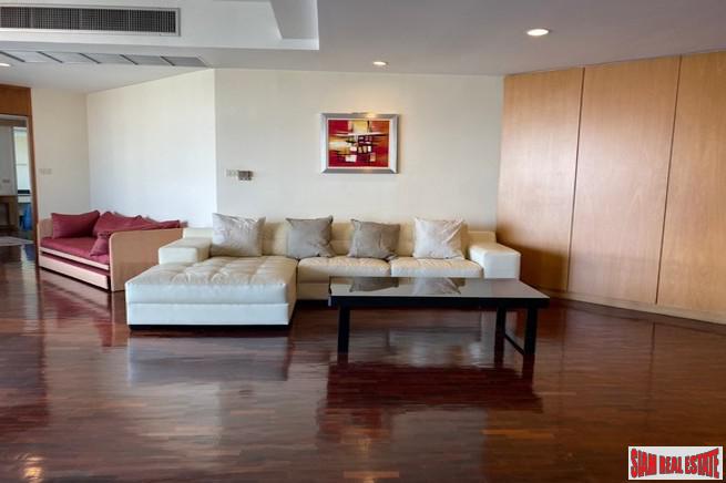 Tridhos City Marina | Superior River Views from this Three Bedroom Condo in Charoen Nakron-7