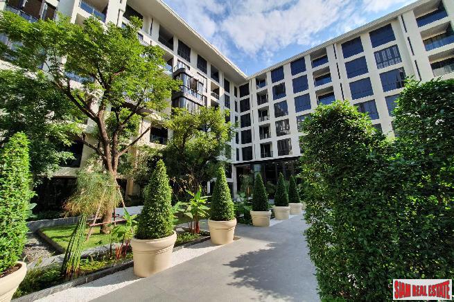 Newly Completed Ultra Luxury Low-Rise Condo at Sukhumvit 61, Ekkamai - 2 Bed Units - Up to 20% Discount and Fully Furnished!-11