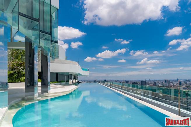 Newly Completed Mega Project with 2,400 Sqm of Sky Facilities only 300 metres to MRT Phra Ram 9, Rama 9 Road - 1 Bed Plus Units
