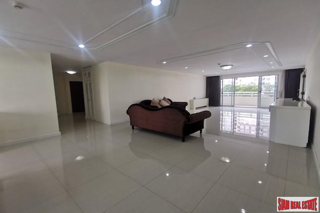 Regent on the Park 1 | Spacious Three Bedroom Condo + Maids Room + Two Balconies for Sale at Sukhumvit 26, Phrom Phong-4