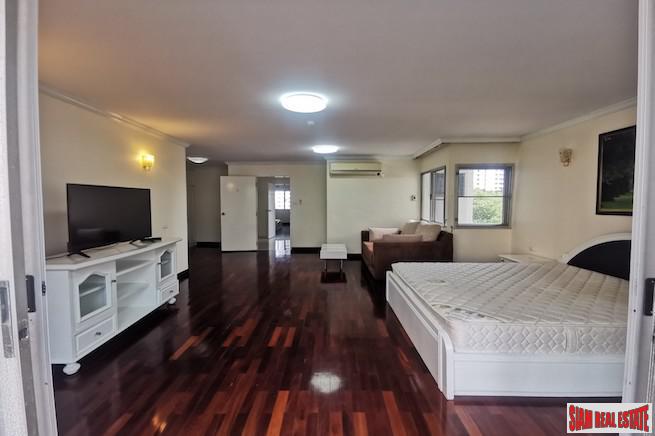 Regent on the Park 1 | Spacious Three Bedroom Condo + Maids Room + Two Balconies for Sale at Sukhumvit 26, Phrom Phong-8