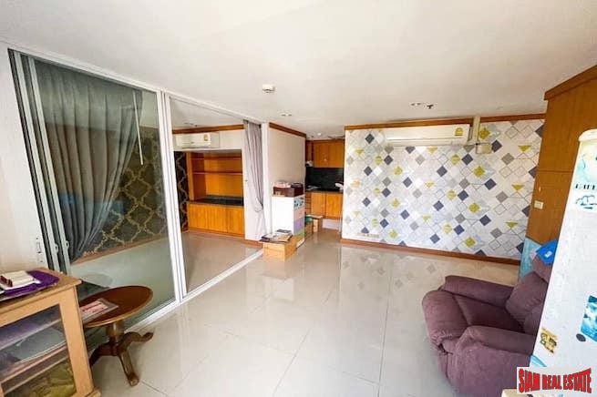 Icon III | Big & Sunny One Bedroom Corner Unit with Unobstructed City Views for Sale - Thong Lo-6