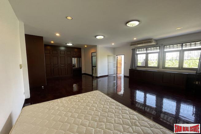 Extra Large Three Bedroom Detached House for Rent in the Heart of the City - Thong Lo-12