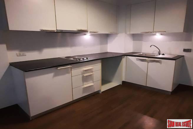 D65 | Comfortable One Bedroom Condo in a Low Rise Building for Sale in Ekkamai-2