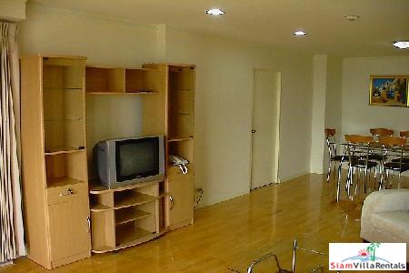 Sarin Place | Three Bedroom Luxury at an Affordable Price near SCB Park Plaza, Ratchadapisek 46-1