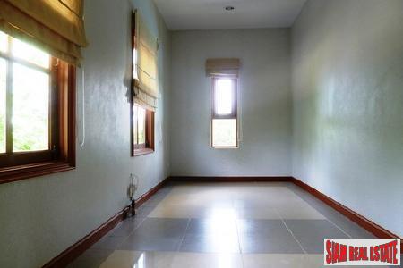 Anuphas Golf Ville | Three Bedroom Mountain View House with Pool in Kathu